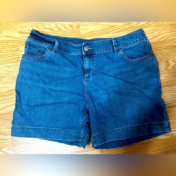 Jean shorts - Picture 1 of 4